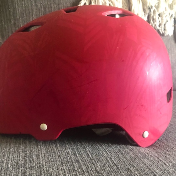 LADIES PINK BELL BICYCLE/SKATE BOARDING HELMUT— - Picture 6 of 6